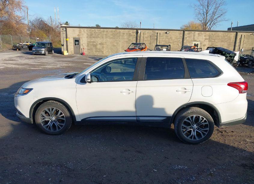 Photo 14 of 2017 Mitsubishi Outlander SE (VIN JA4AZ3A36HZ053551)