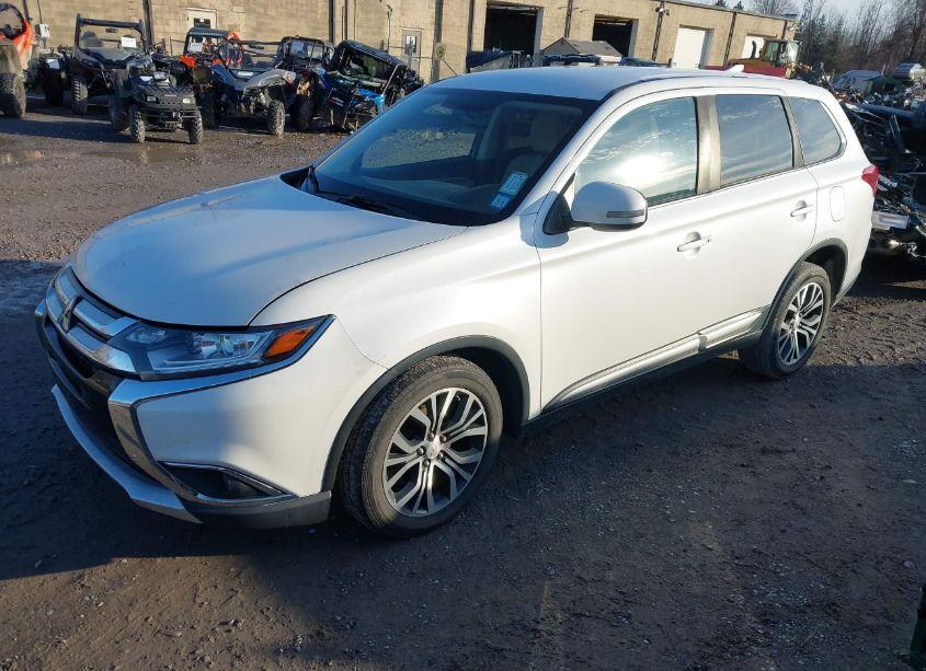 Photo 2 of 2017 Mitsubishi Outlander SE (VIN JA4AZ3A36HZ053551)
