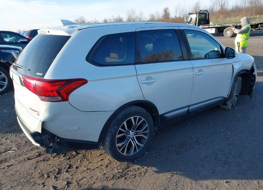 Photo 4 of 2017 Mitsubishi Outlander SE (VIN JA4AZ3A36HZ053551)