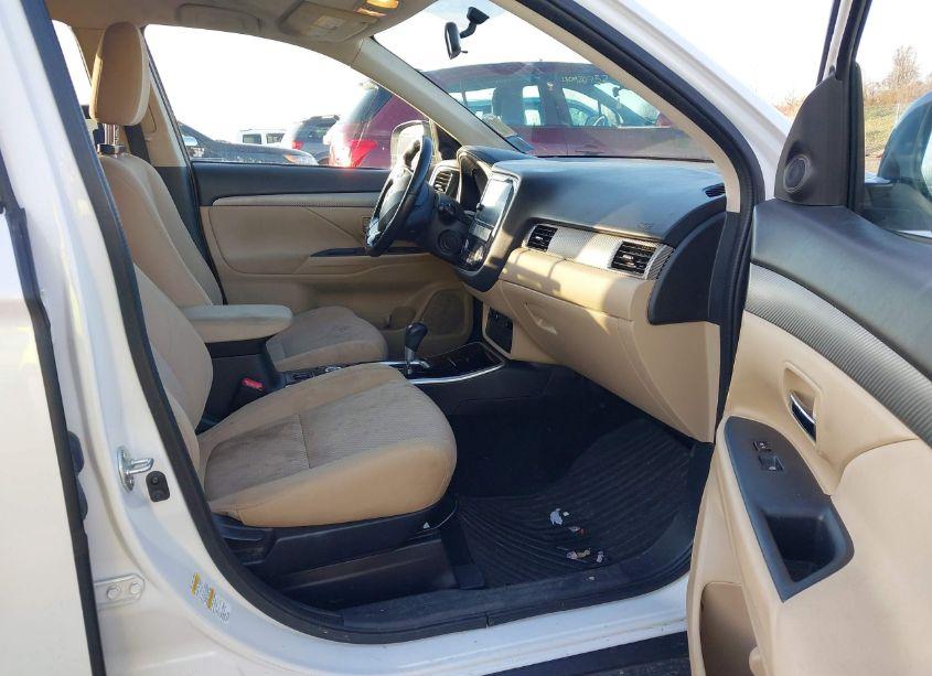Photo 5 of 2017 Mitsubishi Outlander SE (VIN JA4AZ3A36HZ053551)