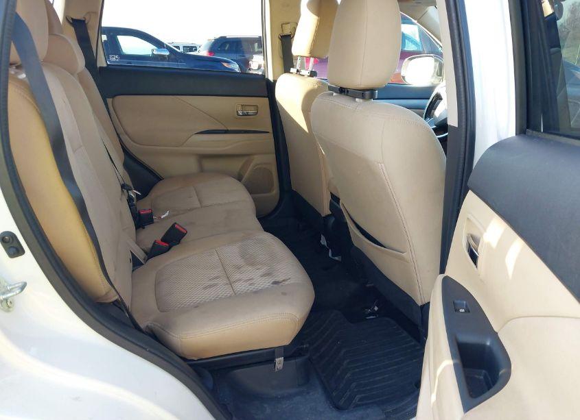 Photo 8 of 2017 Mitsubishi Outlander SE (VIN JA4AZ3A36HZ053551)