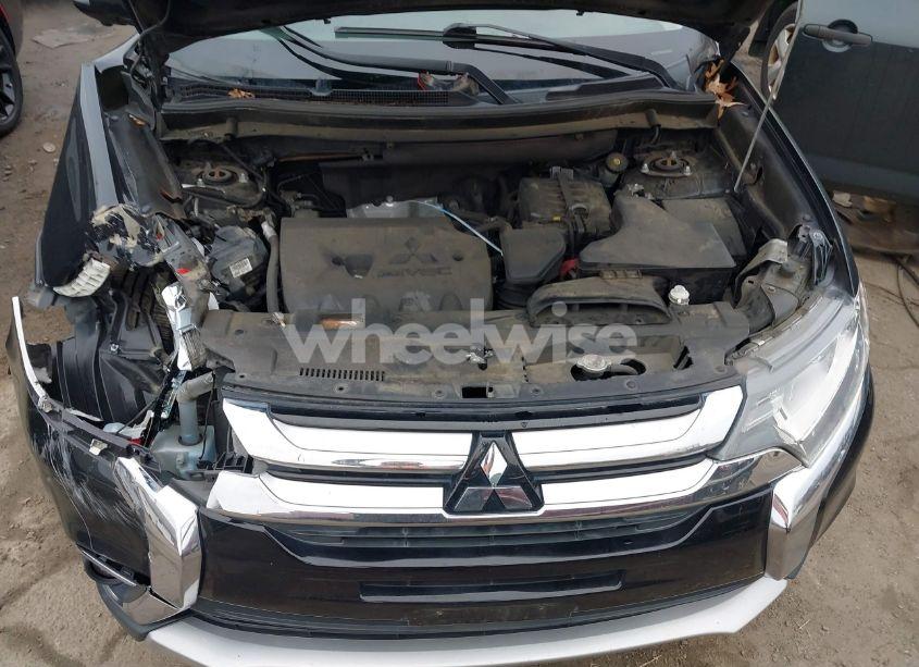 Photo 10 of 2018 Mitsubishi Outlander SEL (VIN JA4AZ3A36JJ000675)