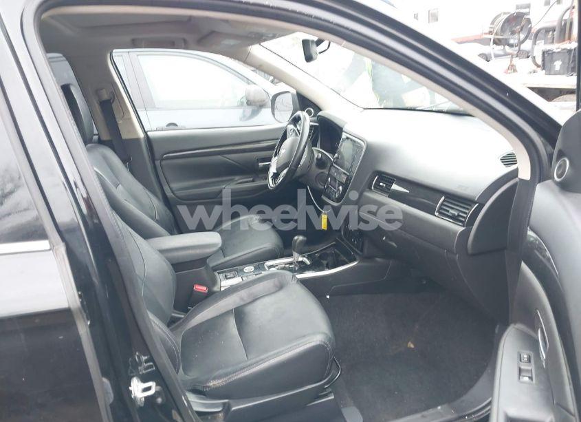 Photo 5 of 2018 Mitsubishi Outlander SEL (VIN JA4AZ3A36JJ000675)