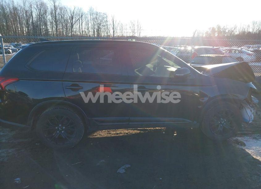 Photo 14 of 2018 Mitsubishi Outlander LE (VIN JA4AZ3A36JZ019681)