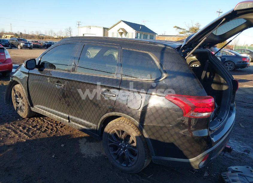 Photo 3 of 2018 Mitsubishi Outlander LE (VIN JA4AZ3A36JZ019681)