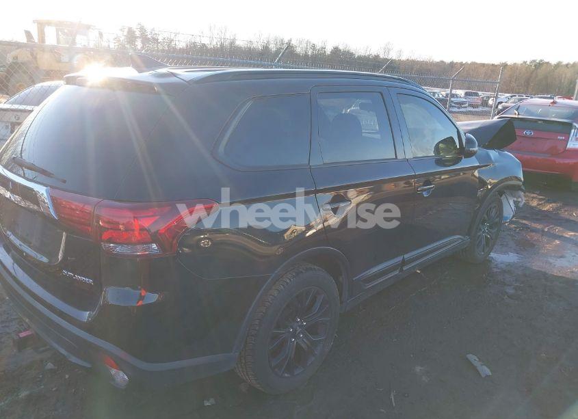 Photo 4 of 2018 Mitsubishi Outlander LE (VIN JA4AZ3A36JZ019681)