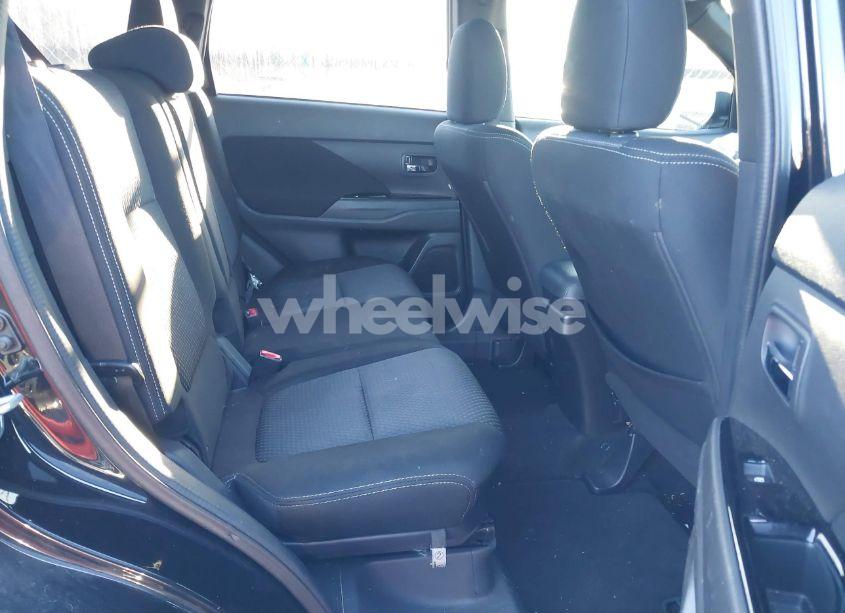 Photo 8 of 2018 Mitsubishi Outlander LE (VIN JA4AZ3A36JZ019681)