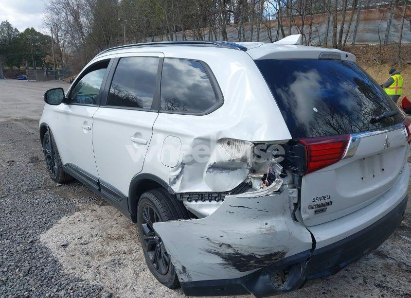 Photo 3 of 2018 Mitsubishi Outlander LE (VIN JA4AZ3A36JZ049294)