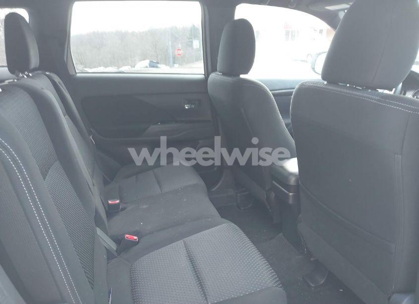 Photo 8 of 2018 Mitsubishi Outlander LE (VIN JA4AZ3A36JZ049294)