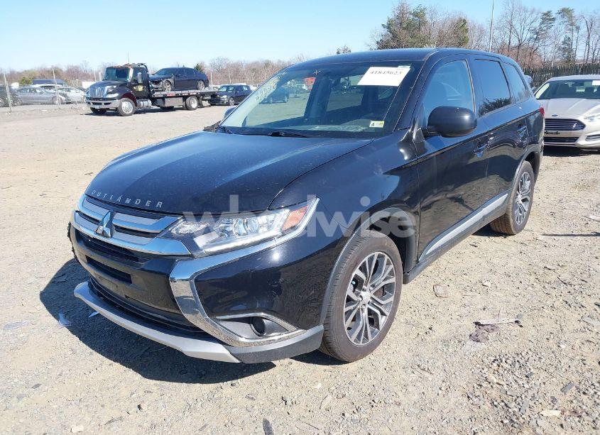 Photo 2 of 2018 Mitsubishi Outlander ES (VIN JA4AZ3A36JZ057072)