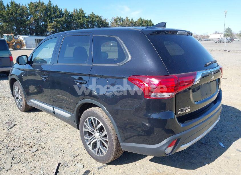 Photo 3 of 2018 Mitsubishi Outlander ES (VIN JA4AZ3A36JZ057072)