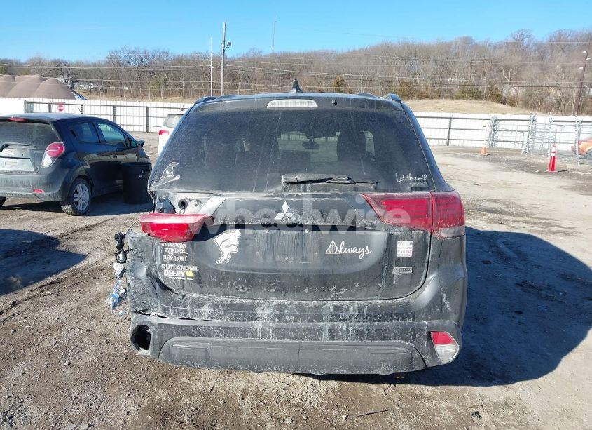 Photo 17 of 2020 Mitsubishi Outlander LE 2.4 S-AWC (VIN JA4AZ3A36LZ031803)