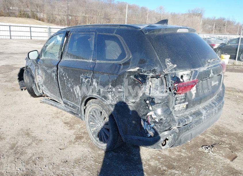 Photo 3 of 2020 Mitsubishi Outlander LE 2.4 S-AWC (VIN JA4AZ3A36LZ031803)