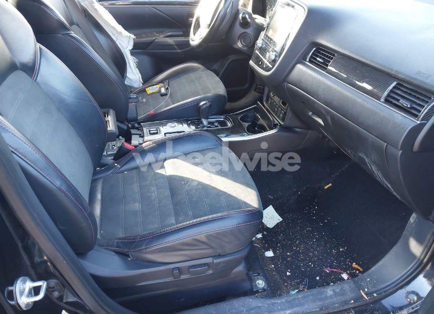 Photo 5 of 2020 Mitsubishi Outlander LE 2.4 S-AWC (VIN JA4AZ3A36LZ031803)