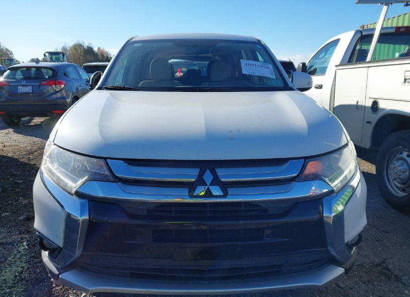 Photo 12 of 2017 Mitsubishi Outlander SE (VIN JA4AZ3A37HZ037309)