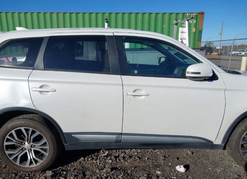 Photo 13 of 2017 Mitsubishi Outlander SE (VIN JA4AZ3A37HZ037309)