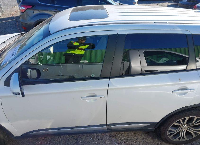 Photo 14 of 2017 Mitsubishi Outlander SE (VIN JA4AZ3A37HZ037309)