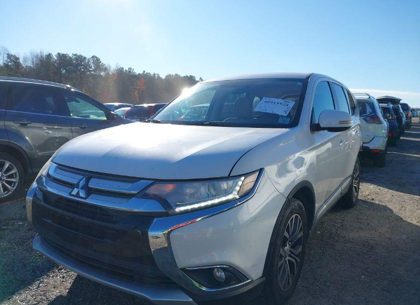 Photo 2 of 2017 Mitsubishi Outlander SE (VIN JA4AZ3A37HZ037309)