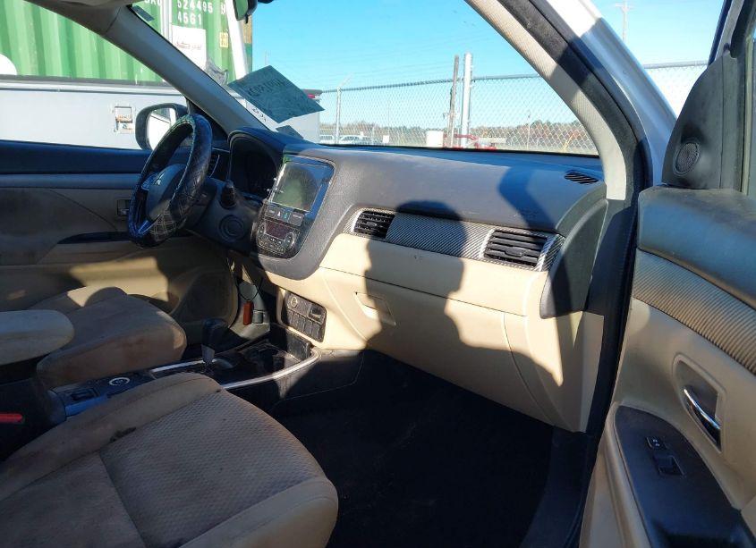 Photo 5 of 2017 Mitsubishi Outlander SE (VIN JA4AZ3A37HZ037309)