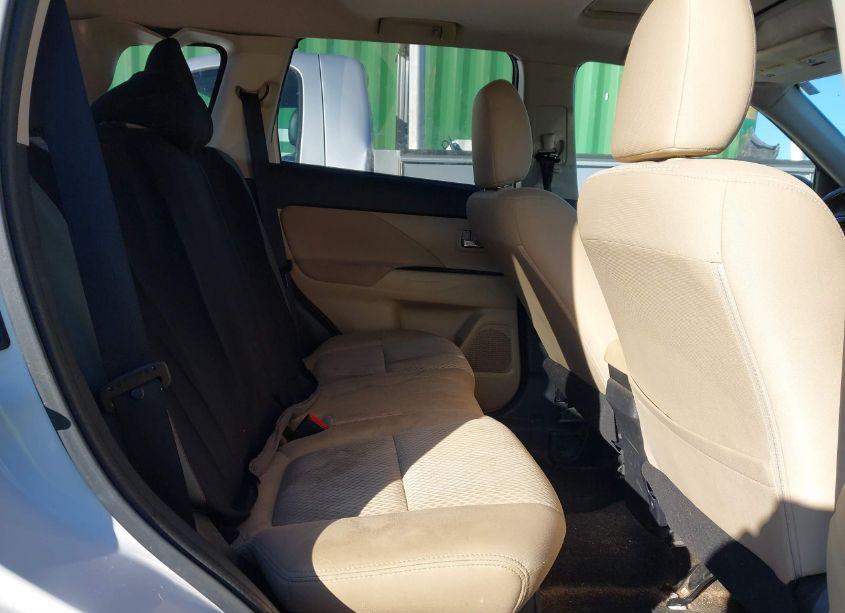 Photo 8 of 2017 Mitsubishi Outlander SE (VIN JA4AZ3A37HZ037309)