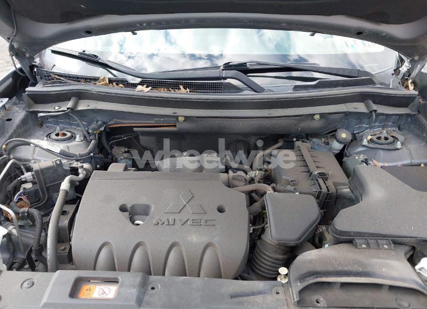 Photo 10 of 2018 Mitsubishi Outlander ES (VIN JA4AZ3A37JJ002127)