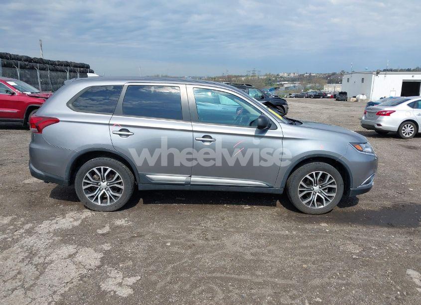 Photo 14 of 2018 Mitsubishi Outlander ES (VIN JA4AZ3A37JJ002127)