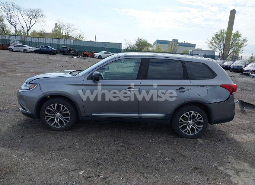 Photo 15 of 2018 Mitsubishi Outlander ES (VIN JA4AZ3A37JJ002127)