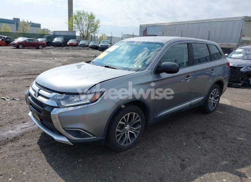 Photo 2 of 2018 Mitsubishi Outlander ES (VIN JA4AZ3A37JJ002127)