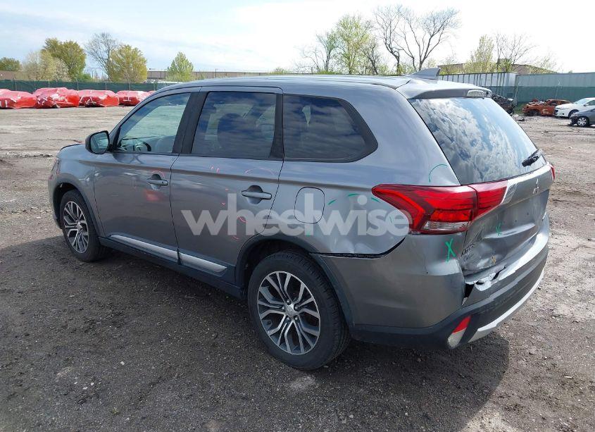 Photo 3 of 2018 Mitsubishi Outlander ES (VIN JA4AZ3A37JJ002127)