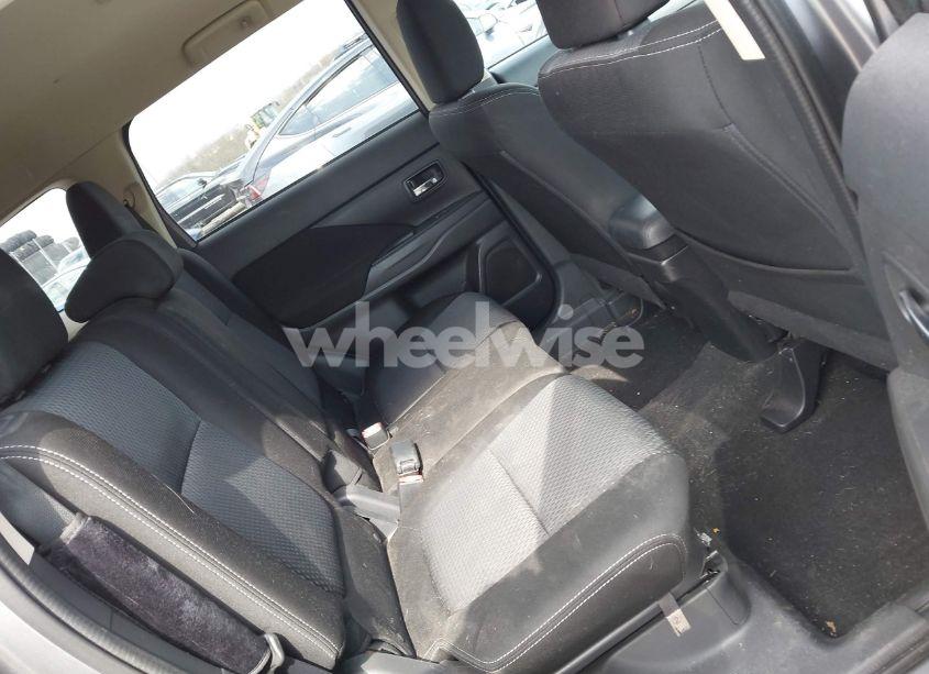 Photo 8 of 2018 Mitsubishi Outlander ES (VIN JA4AZ3A37JJ002127)