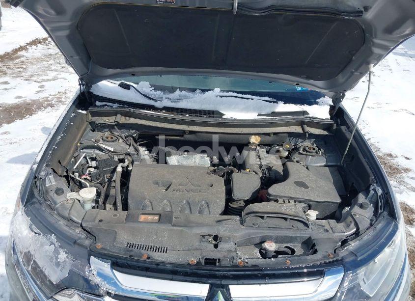 Photo 10 of 2018 Mitsubishi Outlander ES (VIN JA4AZ3A37JJ005092)