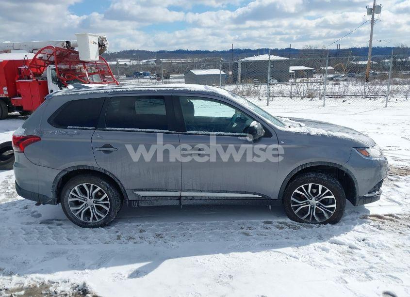 Photo 14 of 2018 Mitsubishi Outlander ES (VIN JA4AZ3A37JJ005092)