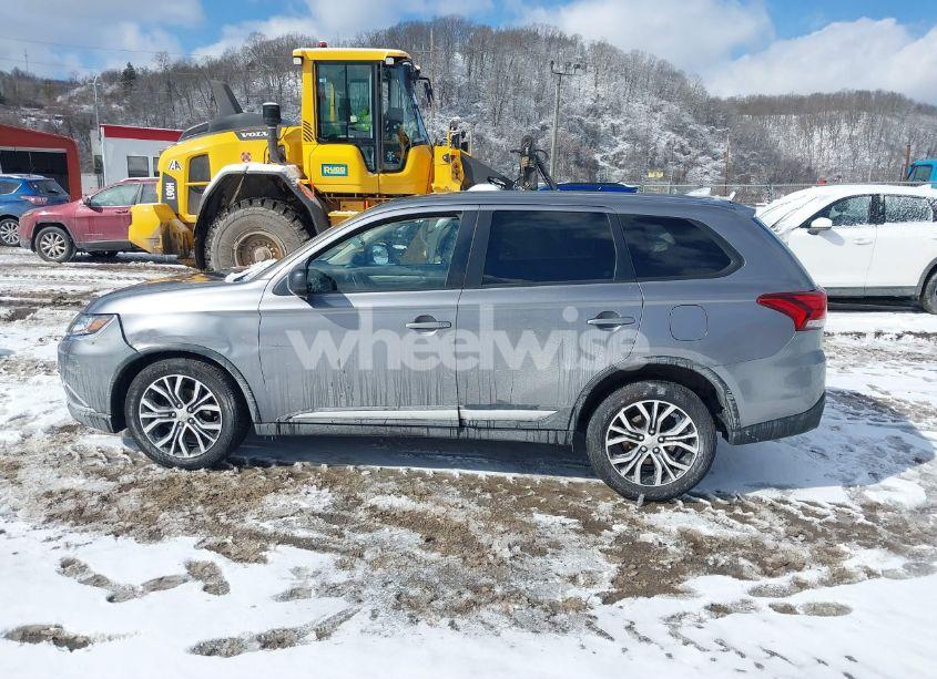 Photo 15 of 2018 Mitsubishi Outlander ES (VIN JA4AZ3A37JJ005092)