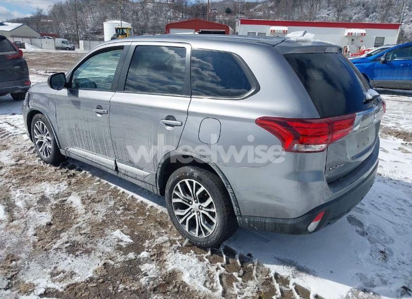 Photo 3 of 2018 Mitsubishi Outlander ES (VIN JA4AZ3A37JJ005092)