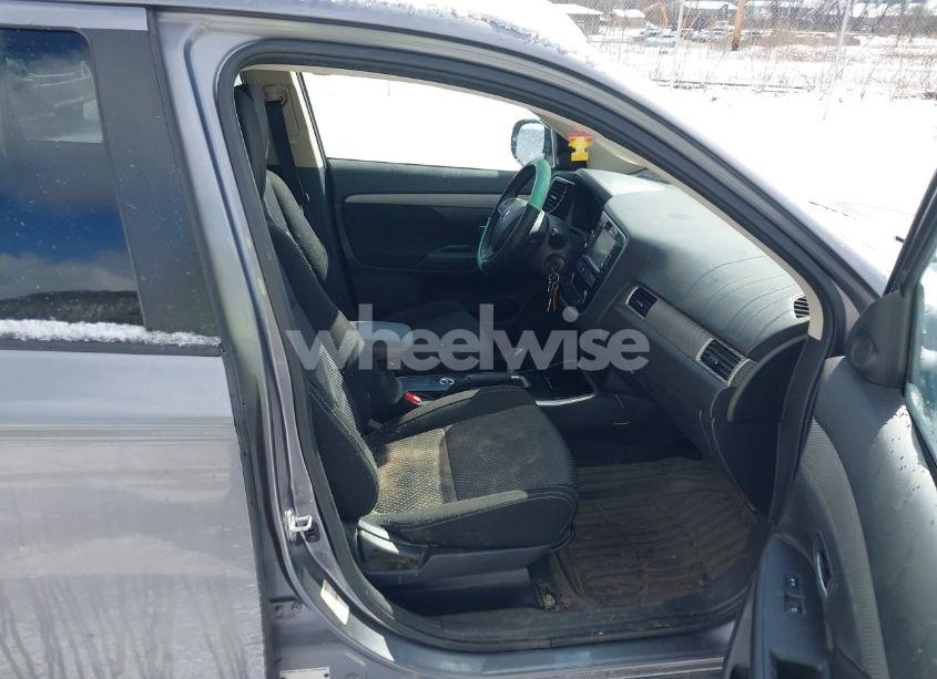 Photo 5 of 2018 Mitsubishi Outlander ES (VIN JA4AZ3A37JJ005092)