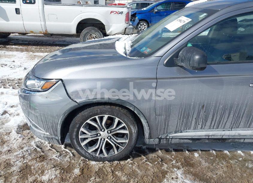 Photo 6 of 2018 Mitsubishi Outlander ES (VIN JA4AZ3A37JJ005092)