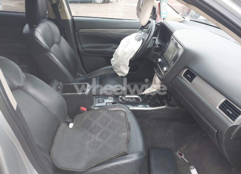 Photo 5 of 2020 Mitsubishi Outlander SEL 2.4 S-AWC (VIN JA4AZ3A37LZ029574)