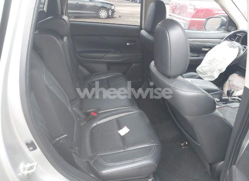 Photo 8 of 2020 Mitsubishi Outlander SEL 2.4 S-AWC (VIN JA4AZ3A37LZ029574)