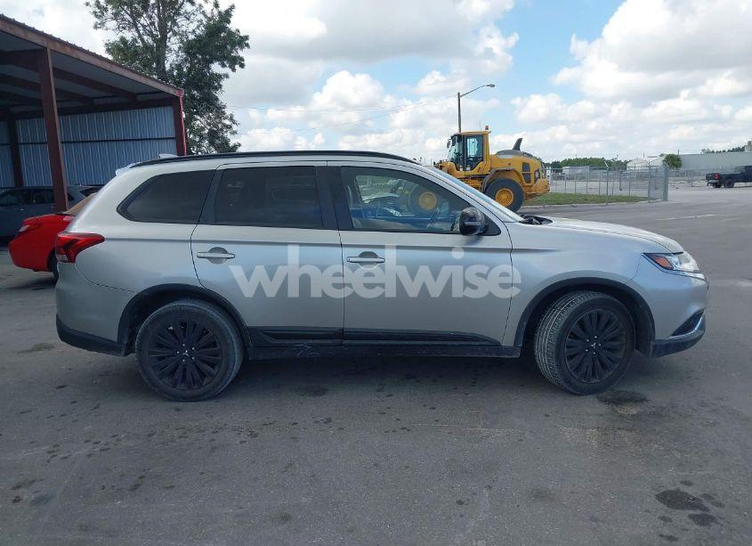 Photo 13 of 2020 Mitsubishi Outlander ES 2.4 S-AWC/LE 2.4 S-AWC/SE 2.4 S-AWC/SEL 2.4 S-AWC/SP 2.4 S-AWC (VIN JA4AZ3A37LZ042888)