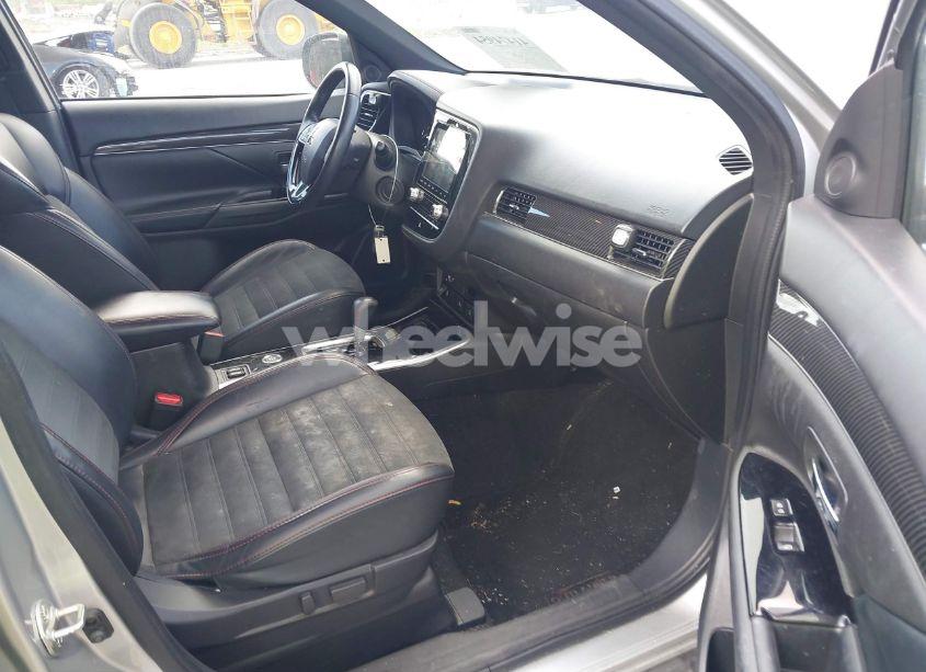 Photo 5 of 2020 Mitsubishi Outlander ES 2.4 S-AWC/LE 2.4 S-AWC/SE 2.4 S-AWC/SEL 2.4 S-AWC/SP 2.4 S-AWC (VIN JA4AZ3A37LZ042888)