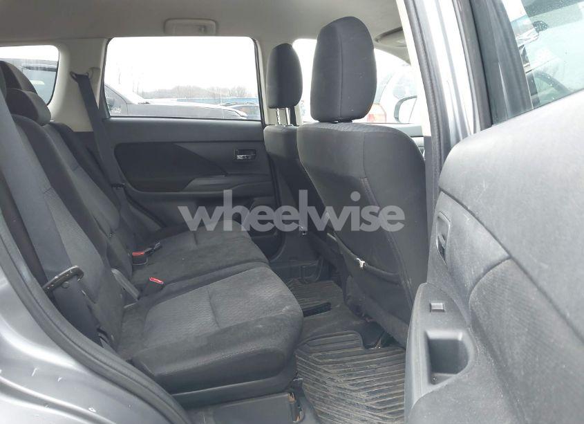 Photo 8 of 2014 Mitsubishi Outlander SE (VIN JA4AZ3A38EZ012124)