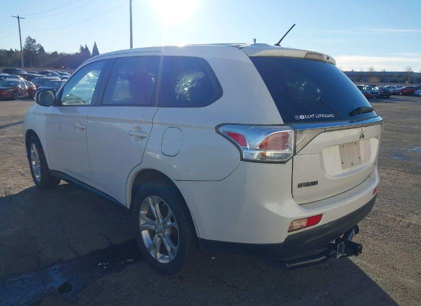 Photo 3 of 2014 Mitsubishi Outlander SE (VIN JA4AZ3A38EZ015427)