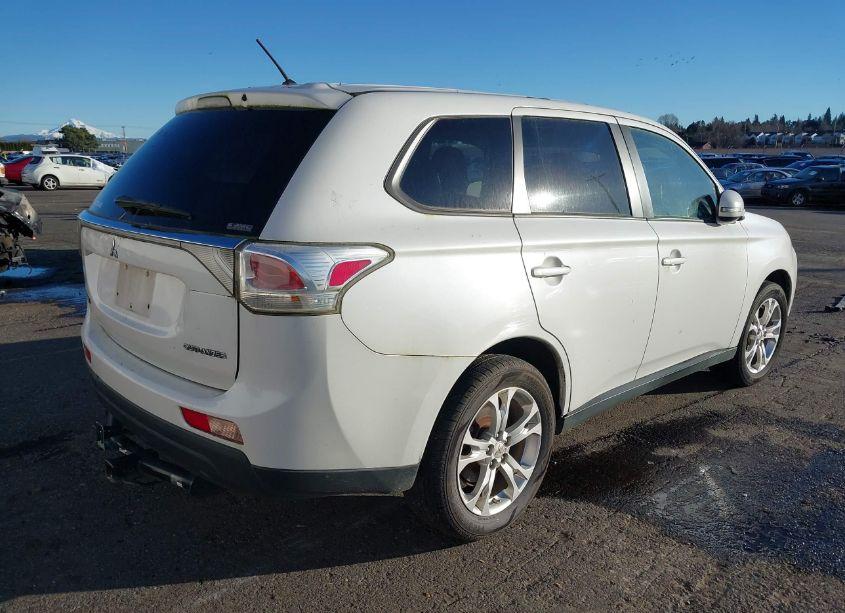 Photo 4 of 2014 Mitsubishi Outlander SE (VIN JA4AZ3A38EZ015427)