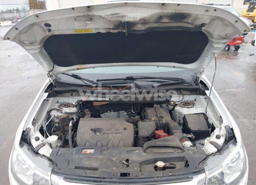 Photo 10 of 2015 Mitsubishi Outlander SE (VIN JA4AZ3A38FZ011007)