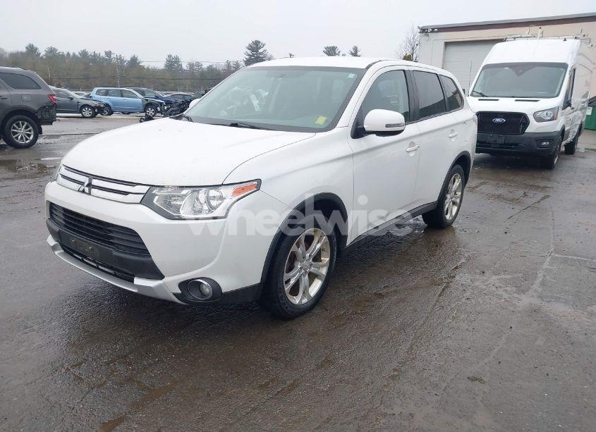 Photo 2 of 2015 Mitsubishi Outlander SE (VIN JA4AZ3A38FZ011007)