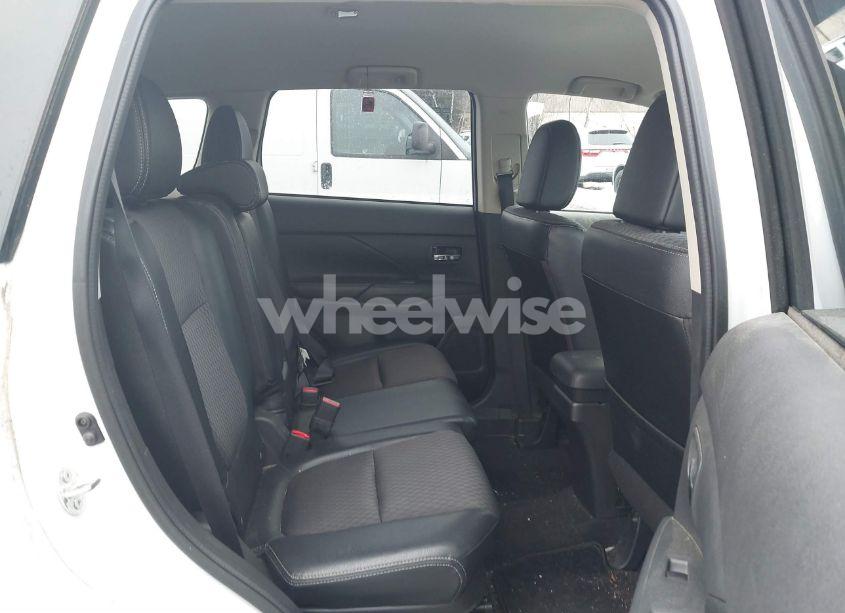 Photo 8 of 2015 Mitsubishi Outlander SE (VIN JA4AZ3A38FZ011007)