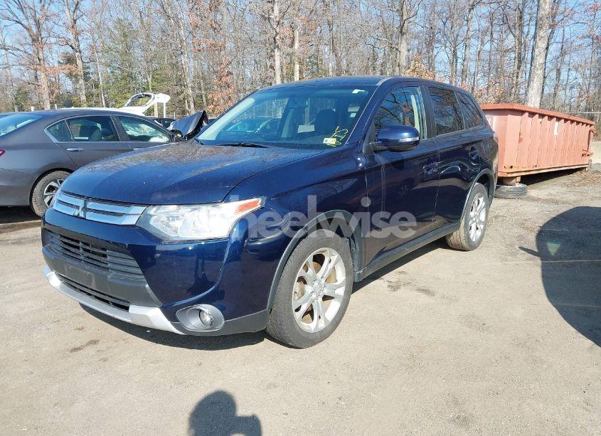Photo 2 of 2015 Mitsubishi Outlander SE (VIN JA4AZ3A38FZ013081)