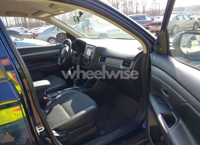 Photo 5 of 2015 Mitsubishi Outlander SE (VIN JA4AZ3A38FZ013081)