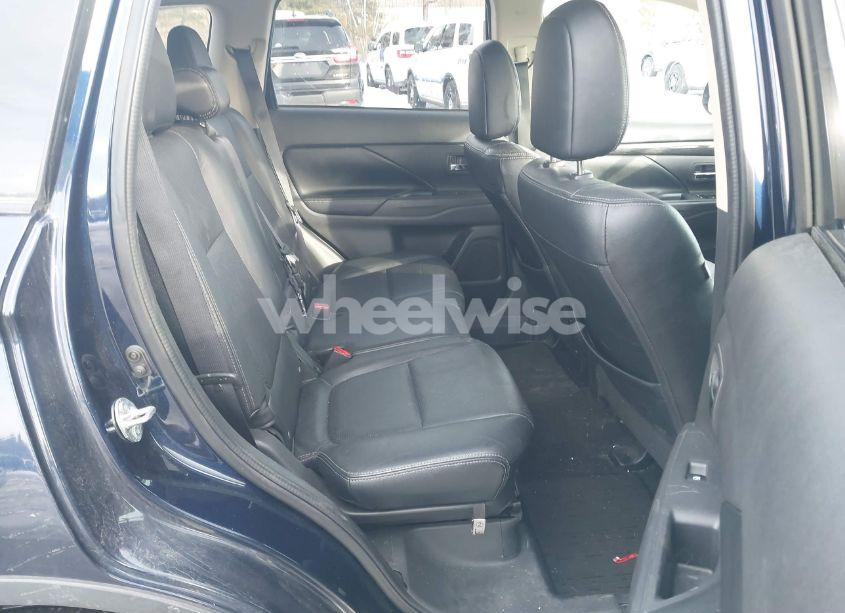 Photo 8 of 2016 Mitsubishi Outlander SEL (VIN JA4AZ3A38GZ012000)