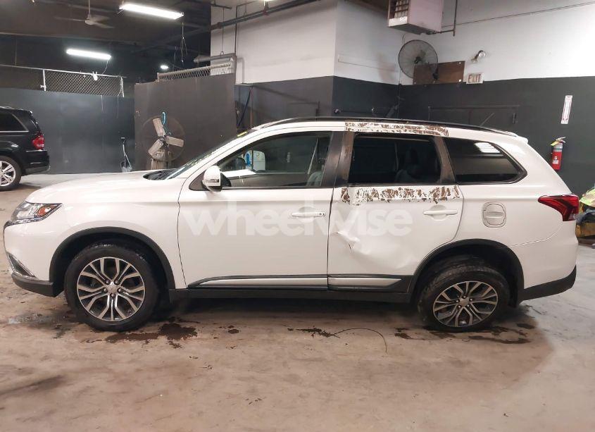 Photo 14 of 2016 Mitsubishi Outlander SEL (VIN JA4AZ3A38GZ036751)